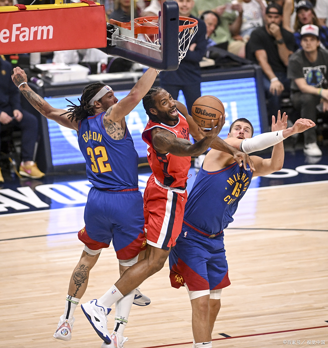 魔术鏖战雷霆，布克统治全场的简单介绍