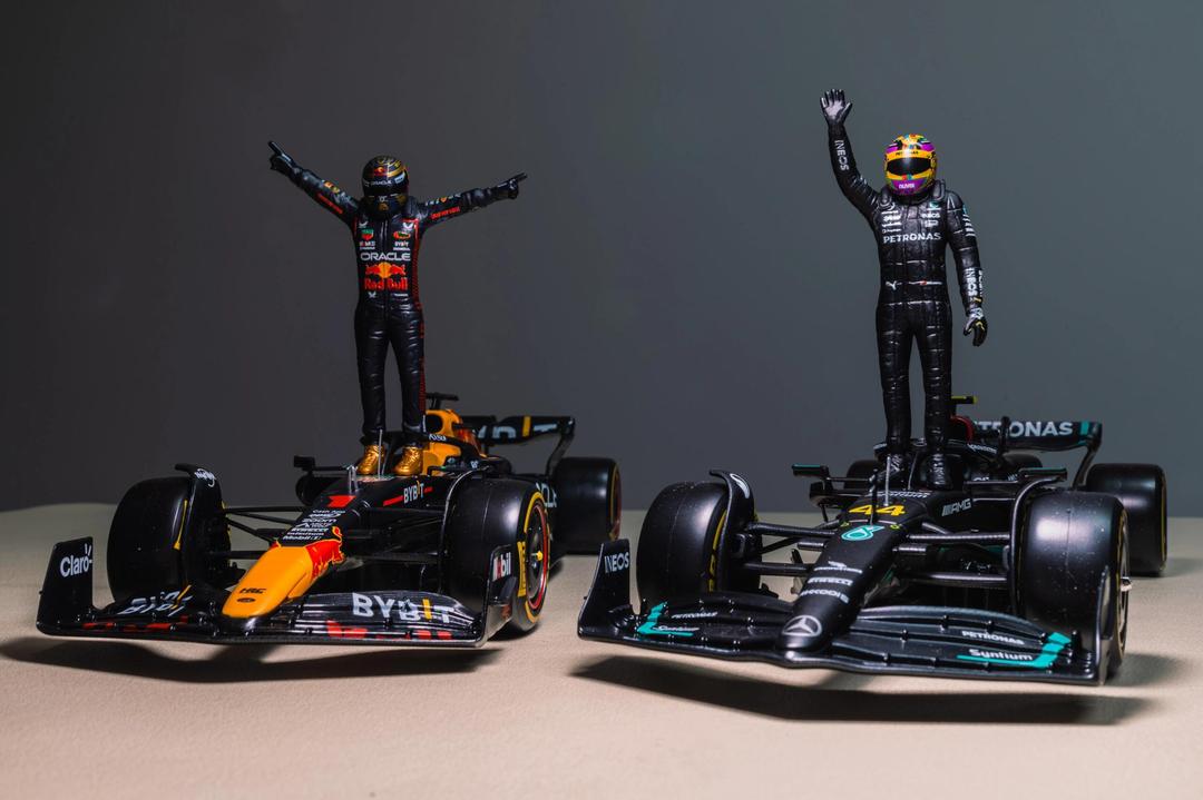 法拉利翻盘红牛车队，塞恩斯统治全场