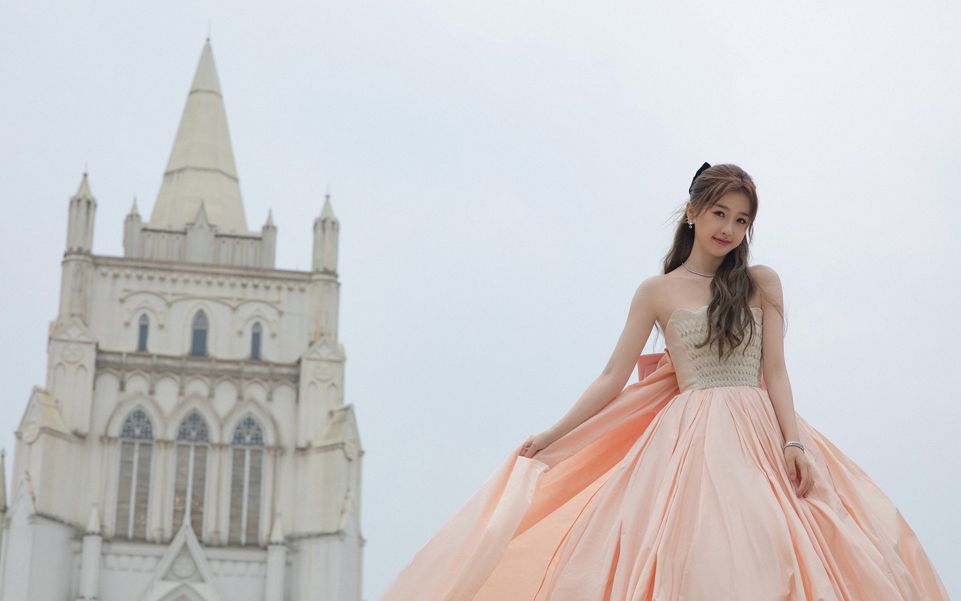 冰岛与喀麦隆的慈善之夜,法比尼奥里程碑时刻点亮跨界友谊赛