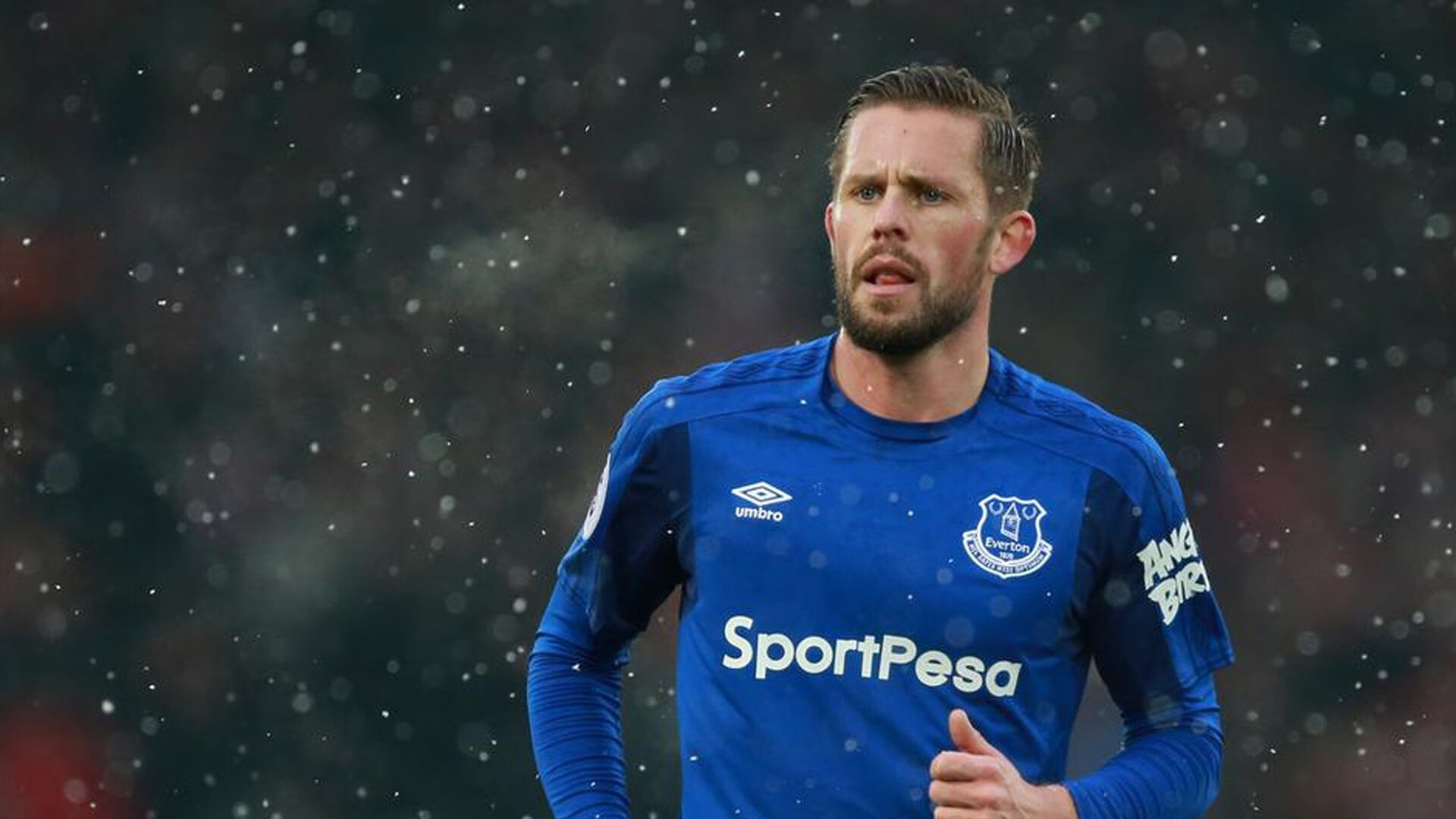 橘色铁链缠斗伊比利亚雄狮，北境王一剑刺穿不败金身