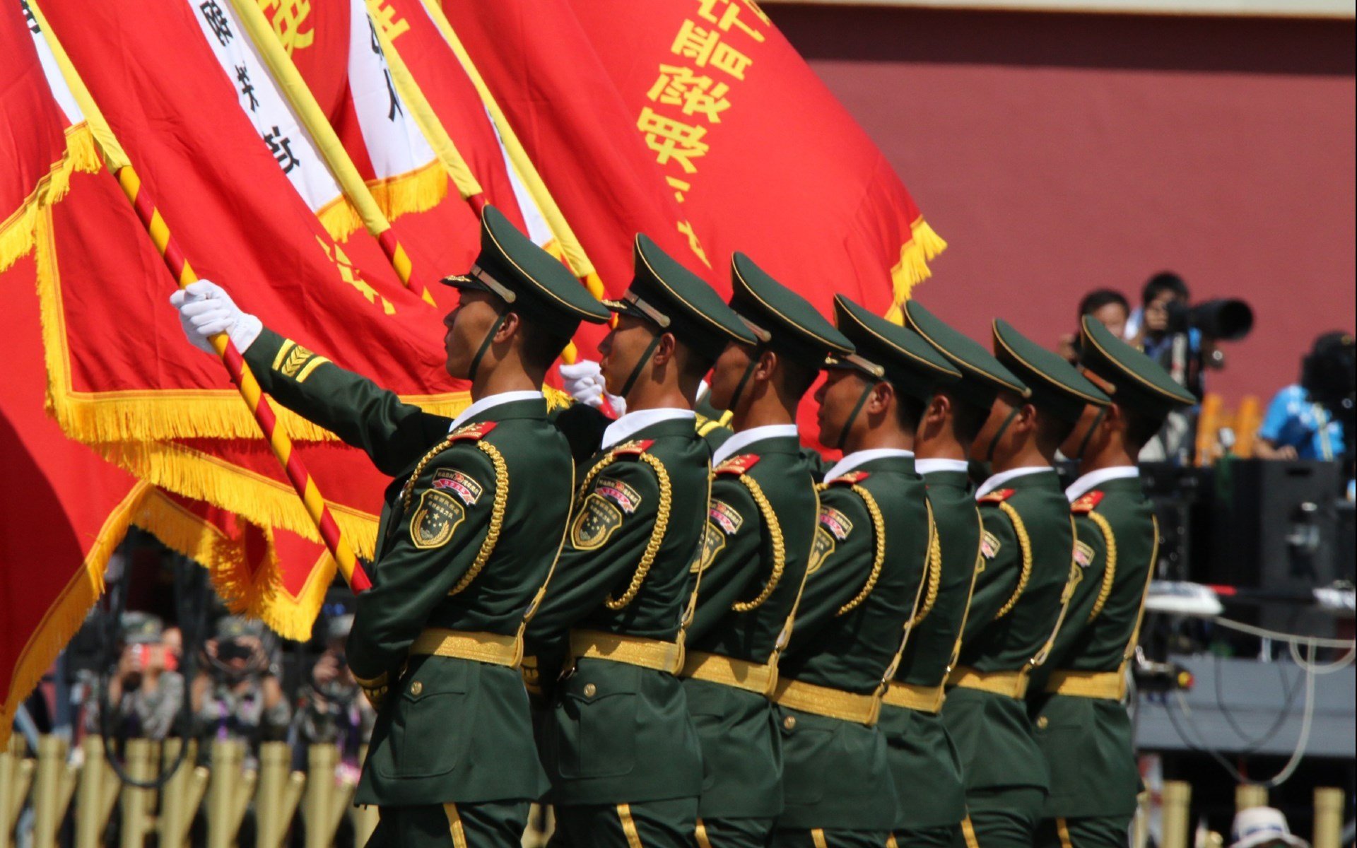 德罗赞化身北境守护神，攻防一体撕裂热火，北京队跨洋演绎团队篮球哲学