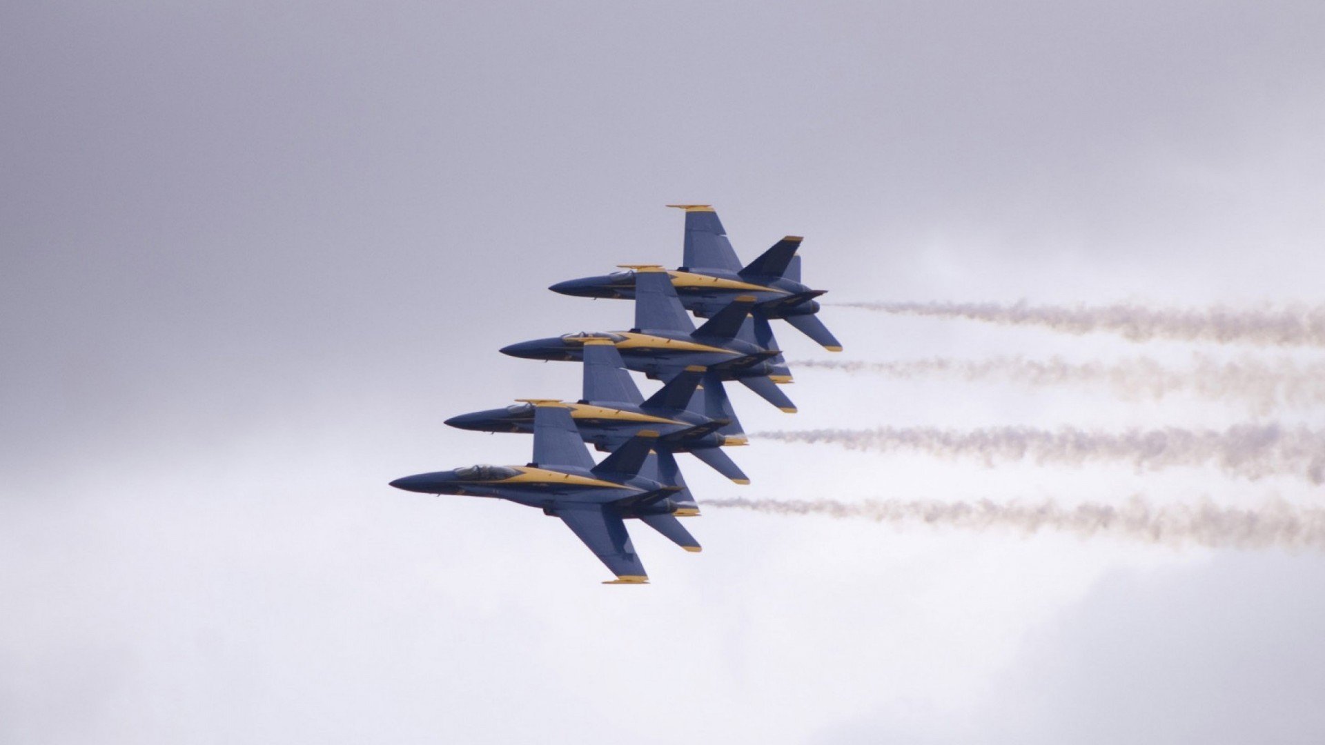 跨界之夜的唯一主角，当F1引擎轰鸣，富安健洋在绿茵场奏响完美交响